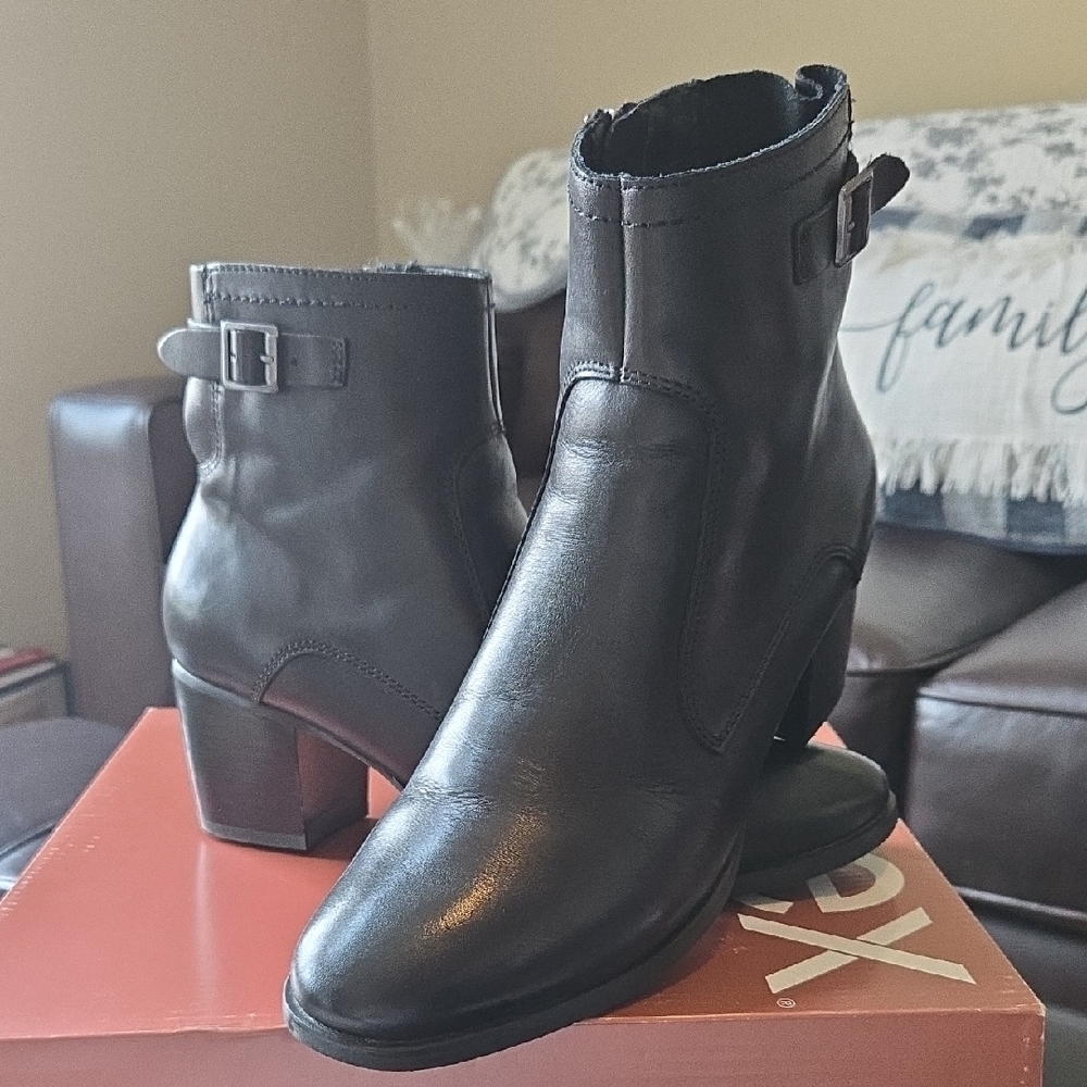 Aetrex Rubi Black Ankle Boots